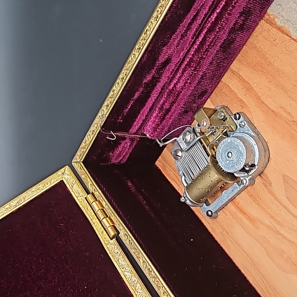 VTG Musical Jewelry Box - Picture 6 of 9